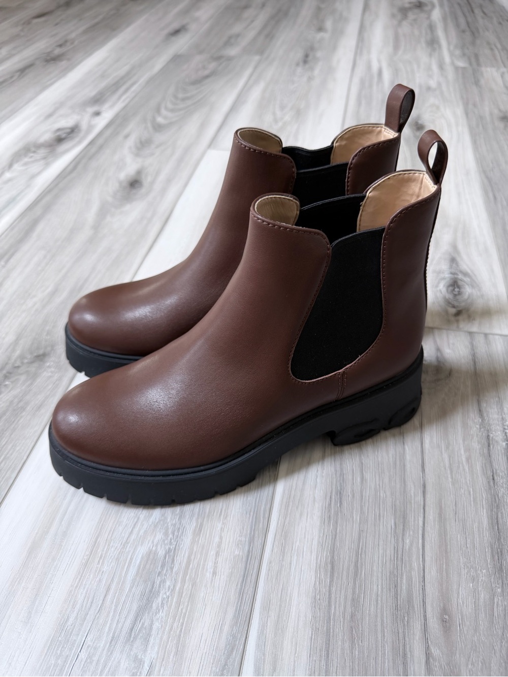Coach CM588 Brown Leather Chelsea Lug Boots Women’s 7B